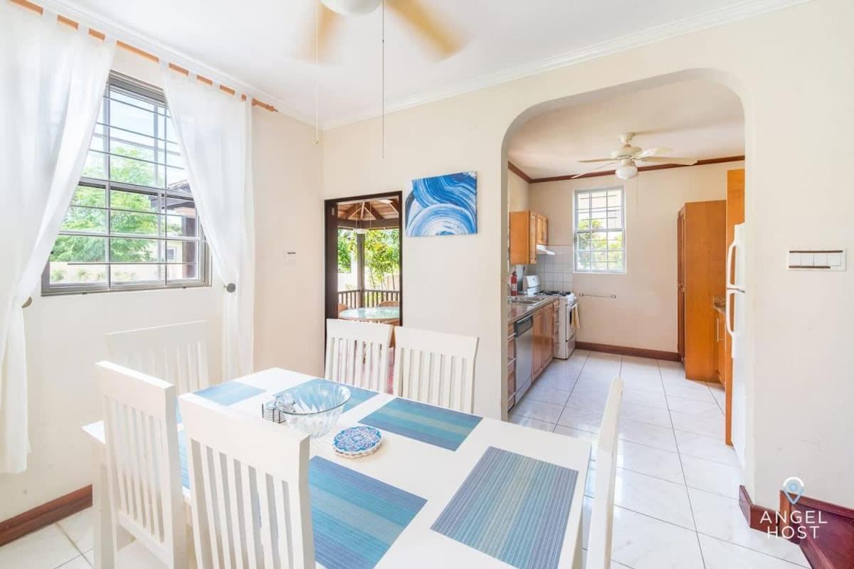 2-Story Townhome With Private Pool, Ideal For Group! Christ Church Dış mekan fotoğraf