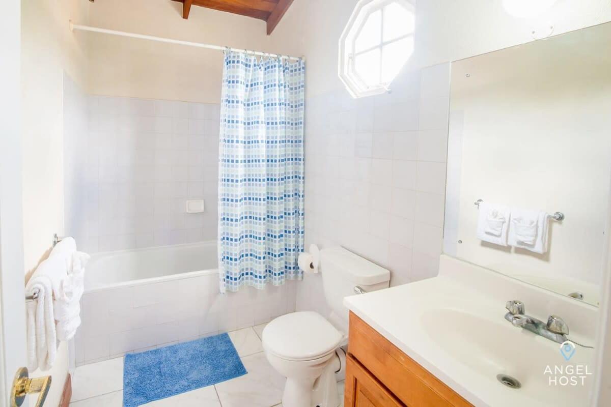 2-Story Townhome With Private Pool, Ideal For Group! Christ Church Dış mekan fotoğraf