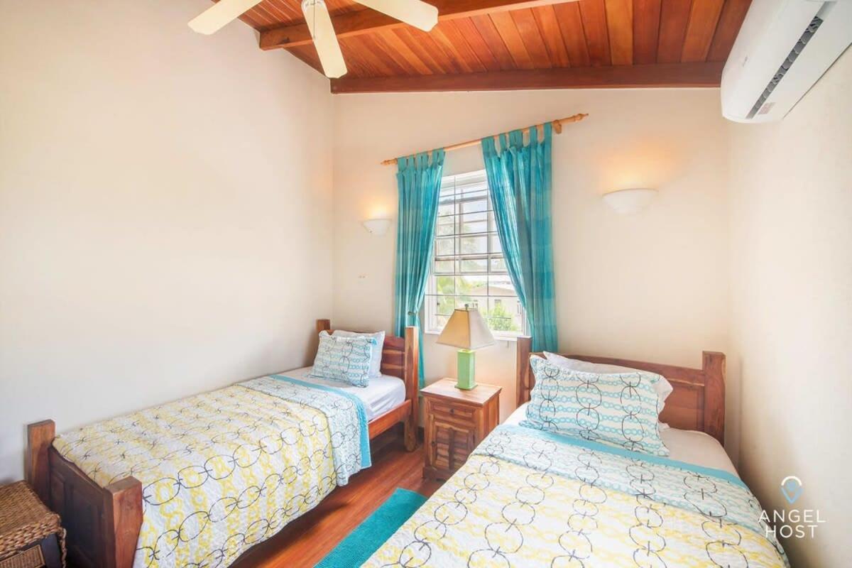 2-Story Townhome With Private Pool, Ideal For Group! Christ Church Dış mekan fotoğraf
