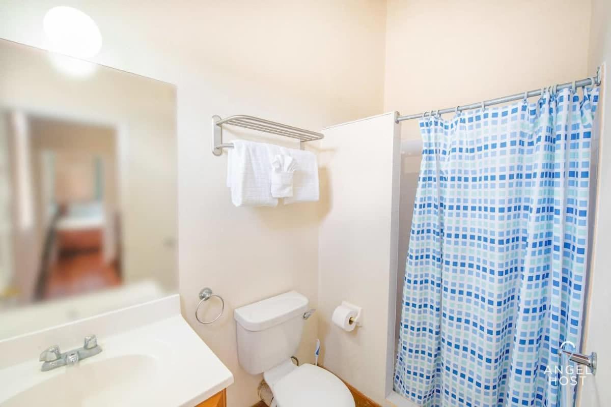 2-Story Townhome With Private Pool, Ideal For Group! Christ Church Dış mekan fotoğraf