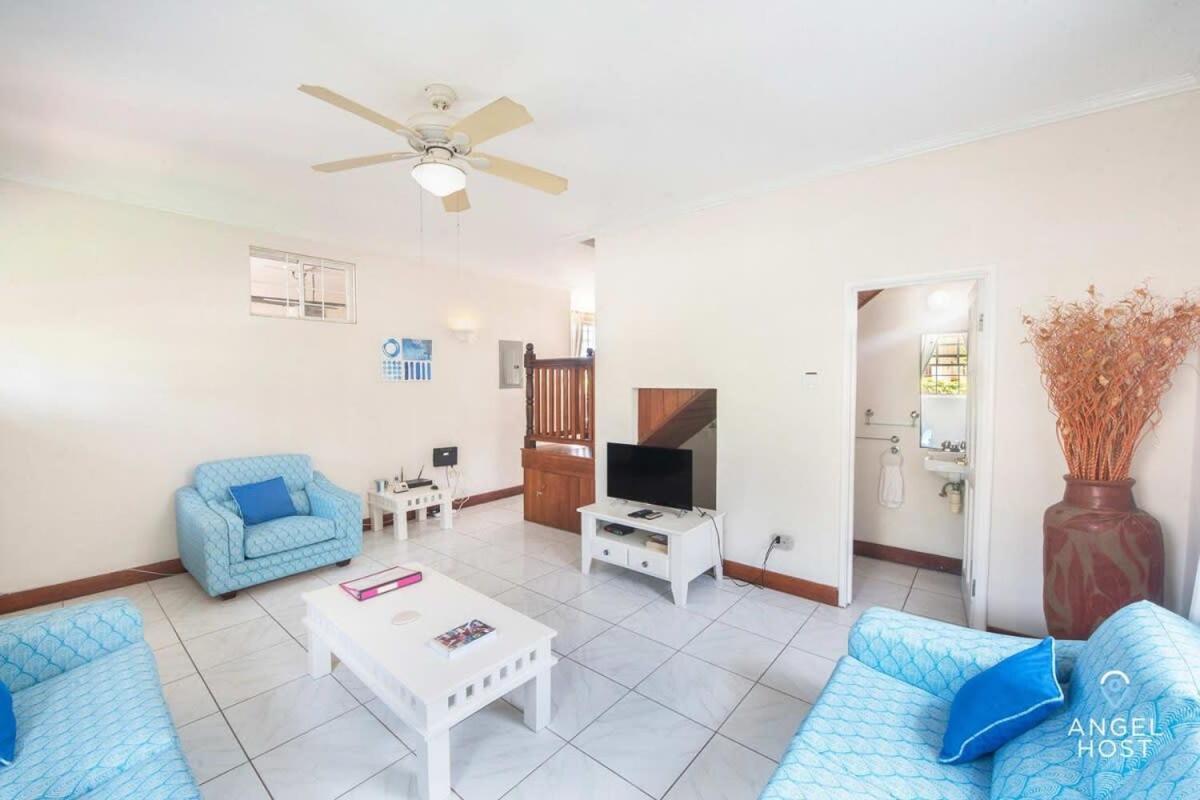 2-Story Townhome With Private Pool, Ideal For Group! Christ Church Dış mekan fotoğraf