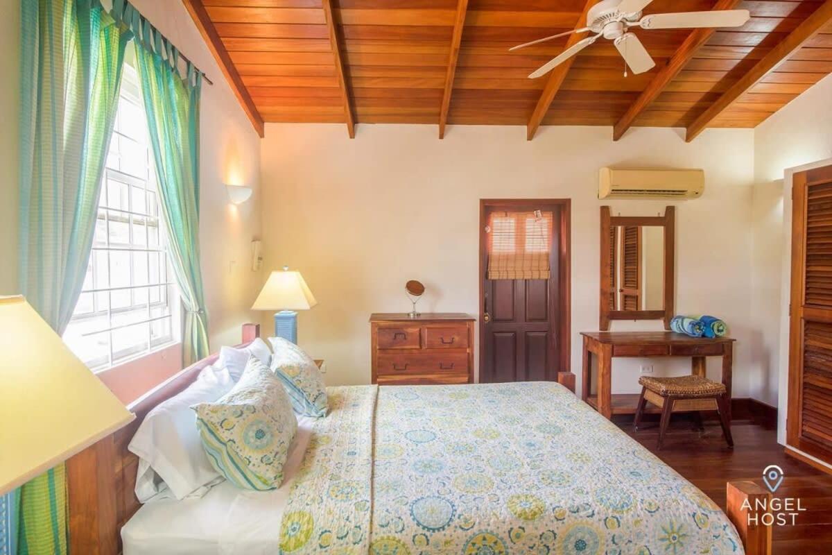 2-Story Townhome With Private Pool, Ideal For Group! Christ Church Dış mekan fotoğraf